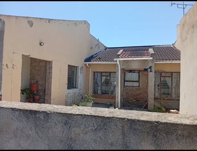 4 BEDROOM HOUSE FOR SALE IN UITENHAGE CENTRAL